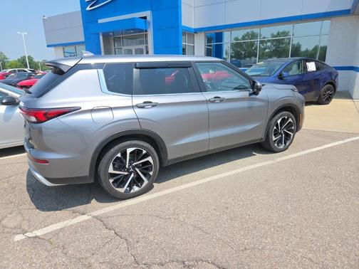 2022 Mitsubishi Outlander SE