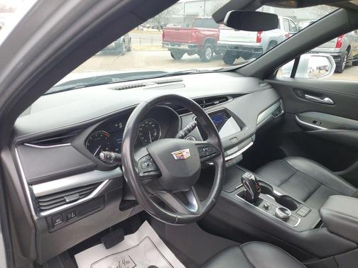 Radiant Silver Metallic 2019 Cadillac XT4 Premium Luxury