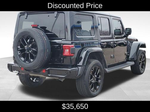 Black Clearcoat 2021 Jeep Wrangler Unlimited Sahara Altitude