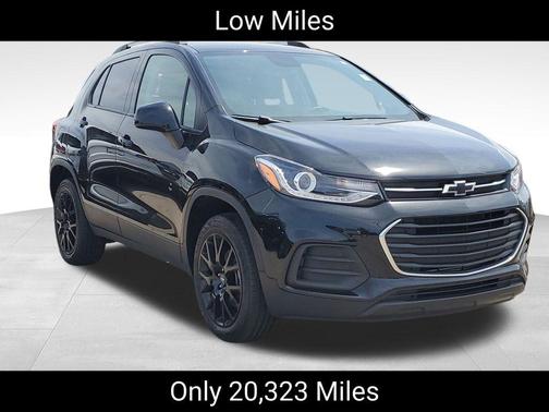 Mosaic Black Metallic 2022 Chevrolet Trax LT