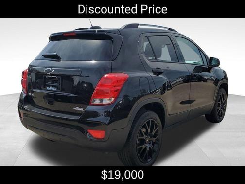 Mosaic Black Metallic 2022 Chevrolet Trax LT