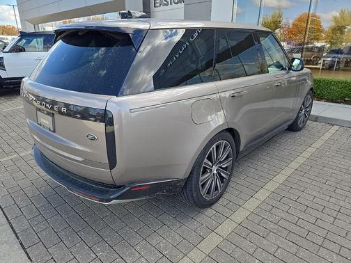 2023 Land Rover Range Rover P400 SE