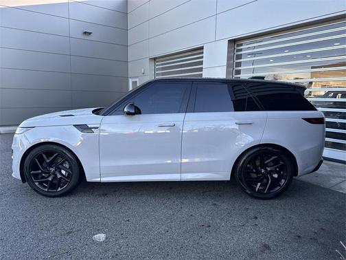 2025 Land Rover Range Rover Sport SE