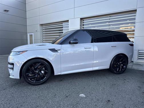 2025 Land Rover Range Rover Sport SE