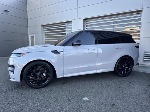 2025 Land Rover Range Rover Sport SE