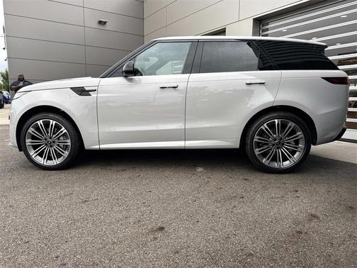 2025 Land Rover Range Rover Sport SE