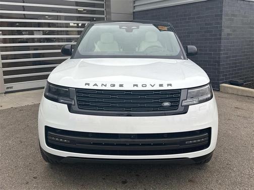 2025 Land Rover Range Rover P550e SE