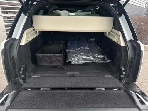 2025 Land Rover Range Rover P550e SE