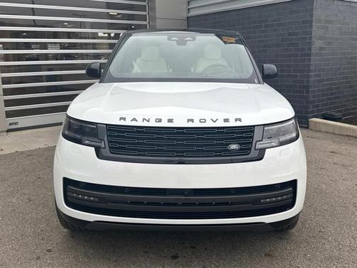 2025 Land Rover Range Rover P550e SE