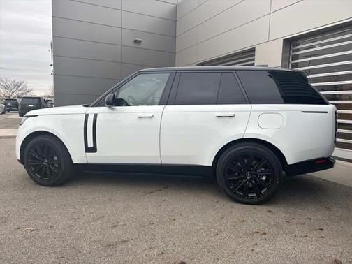 2025 Land Rover Range Rover P550e SE