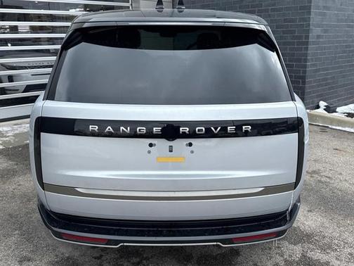 2025 Land Rover Range Rover P550e SE