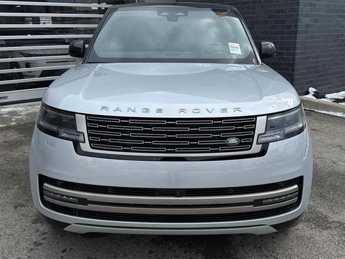 2025 Land Rover Range Rover P550e SE