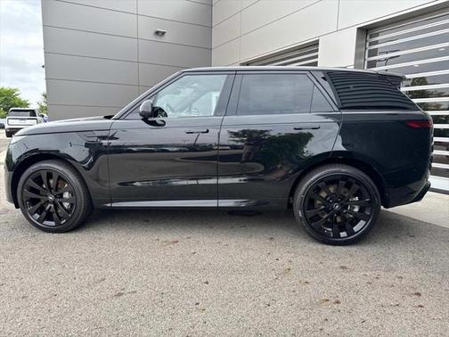 2025 Land Rover Range Rover Sport SE