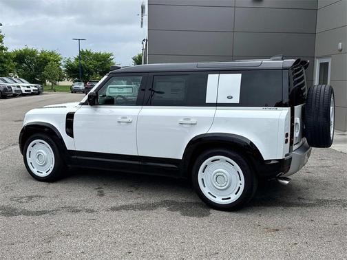 2024 Land Rover Defender 110 P500 SE