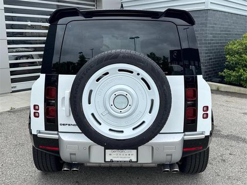 2024 Land Rover Defender 110 P500 SE