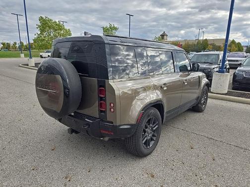 2024 Land Rover Defender 110 P400 X-Dynamic SE
