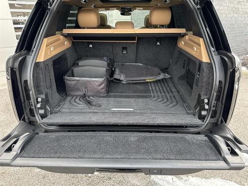 2025 Land Rover Range Rover P550e SE