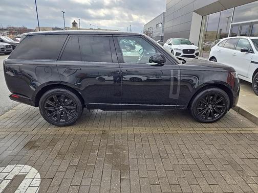 2025 Land Rover Range Rover P550e SE