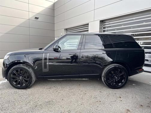 2025 Land Rover Range Rover P550e SE
