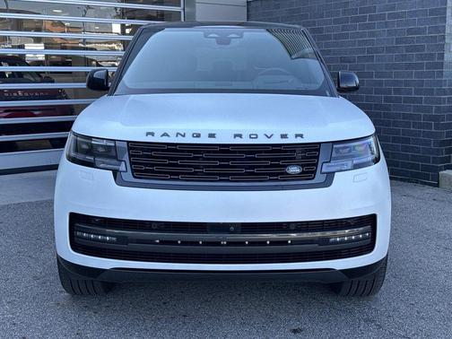 Ostuni Pearl White Premium Metallic 2025 Land Rover Range Rover P530 SE 7 Seat