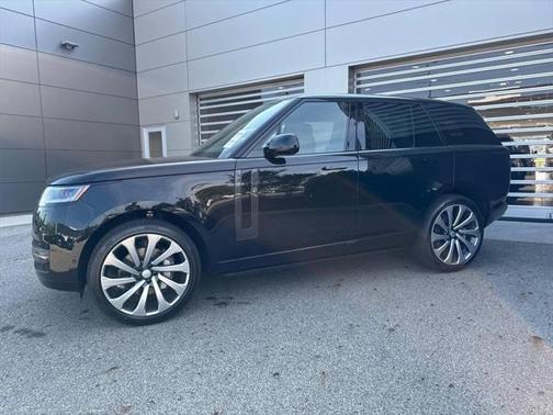 2025 Land Rover Range Rover P400 SE