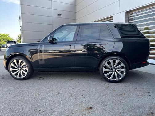 2025 Land Rover Range Rover P400 SE