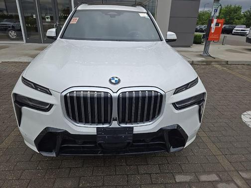 Alpine White 2026 BMW X7 xDrive40i