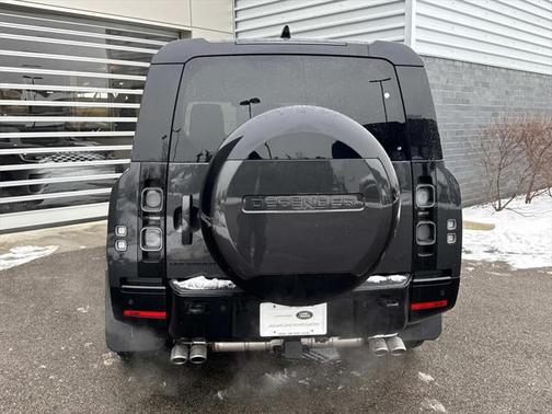 2024 Land Rover Defender V8