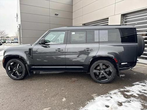 2024 Land Rover Defender V8