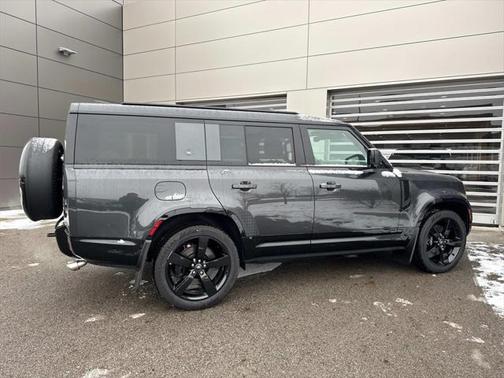 2024 Land Rover Defender V8