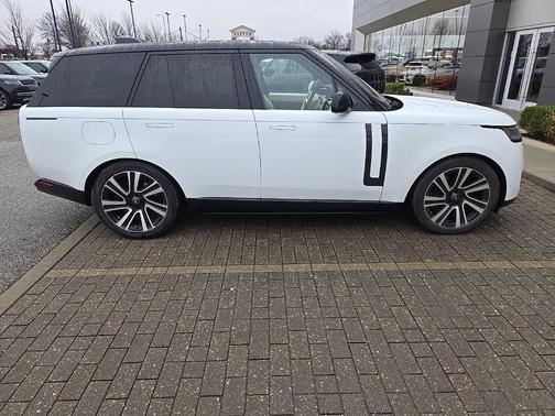2023 Land Rover Range Rover P530 SE