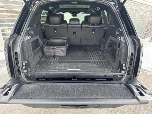 2025 Land Rover Range Rover P530 SE 7 Seat