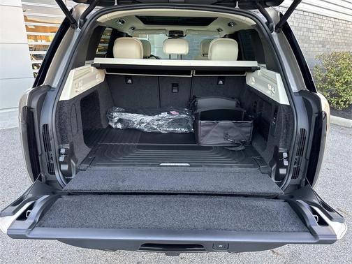 2025 Land Rover Range Rover P530 SE