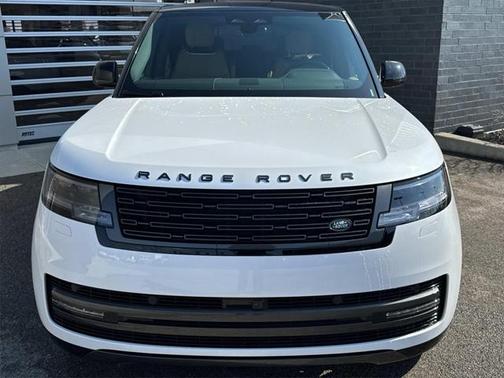 2025 Land Rover Range Rover P530 SE