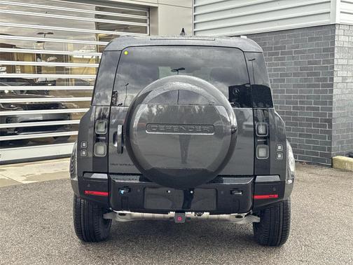 2026 Land Rover Defender X-Dynamic SE