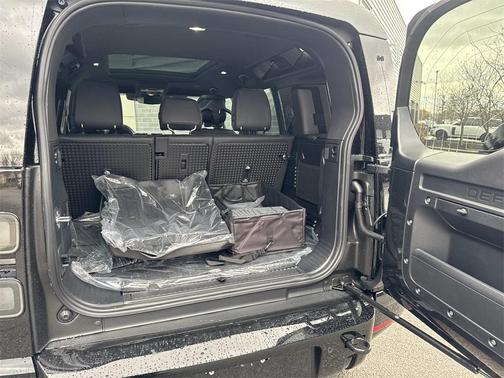 2026 Land Rover Defender X-Dynamic SE