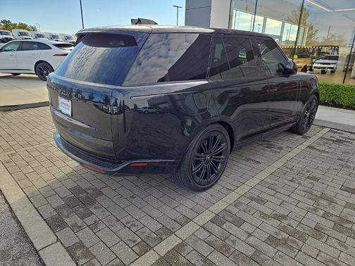 2024 Land Rover Range Rover P530 SE