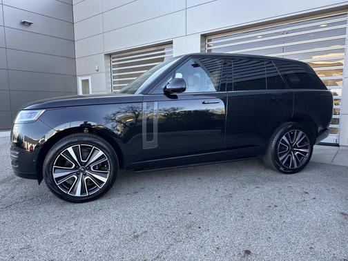 Santorini Black Metallic 2024 Land Rover Range Rover P400 SE