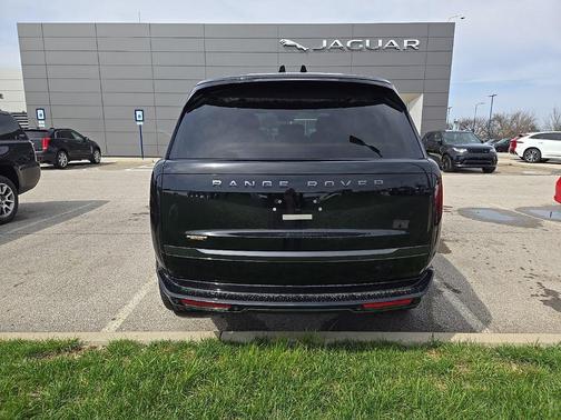 Santorini Black Metallic 2024 Land Rover Range Rover P400 SE