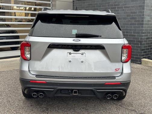 Iconic Silver Metallic 2022 Ford Explorer ST