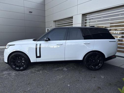 Fuji White 2022 Land Rover Range Rover P400 SE