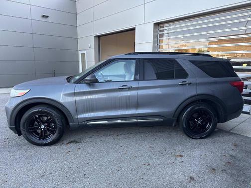 Carbonized Gray Metallic 2023 Ford Explorer XLT
