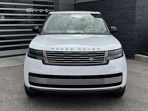 Ostuni Pearl Wht Prem Met 2026 Land Rover Range Rover P615 SV