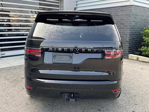 2024 Land Rover Discovery P300 Dynamic SE