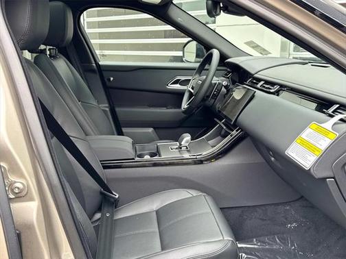 2026 Land Rover Range Rover Velar P250 SE R-Dynamic