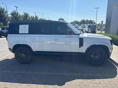 Fuji White 2025 Land Rover Defender 110 P400 X-Dynamic SE