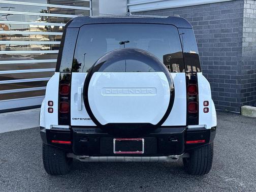 Fuji White 2025 Land Rover Defender 110 P400 X-Dynamic SE