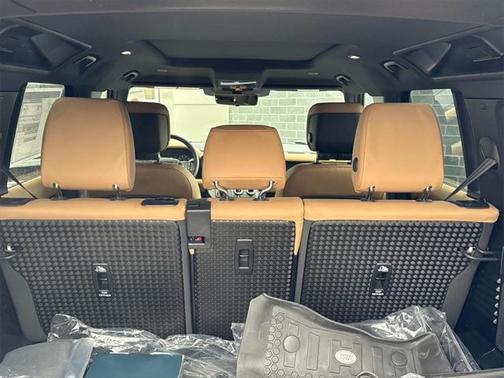 2025 Land Rover Defender 110 P500 X-Dynamic SE
