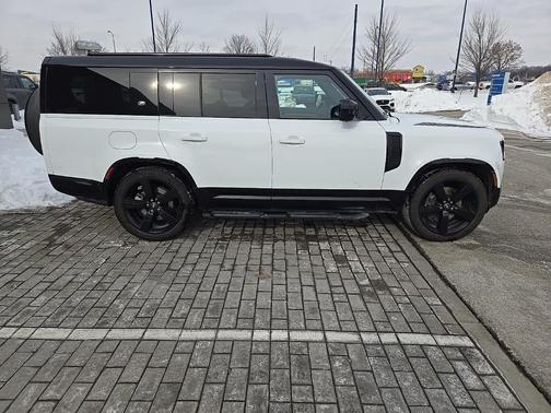 2024 Land Rover Defender 130 P400 X-Dynamic SE
