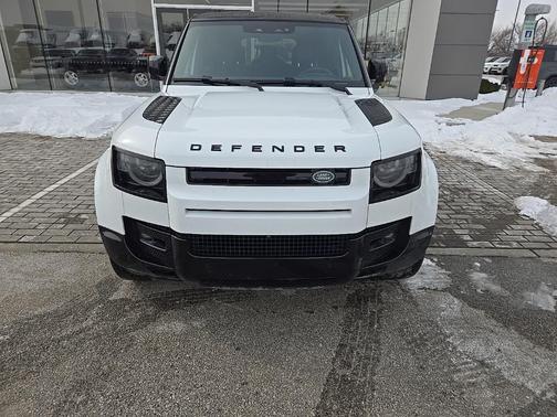 2024 Land Rover Defender 130 P400 X-Dynamic SE